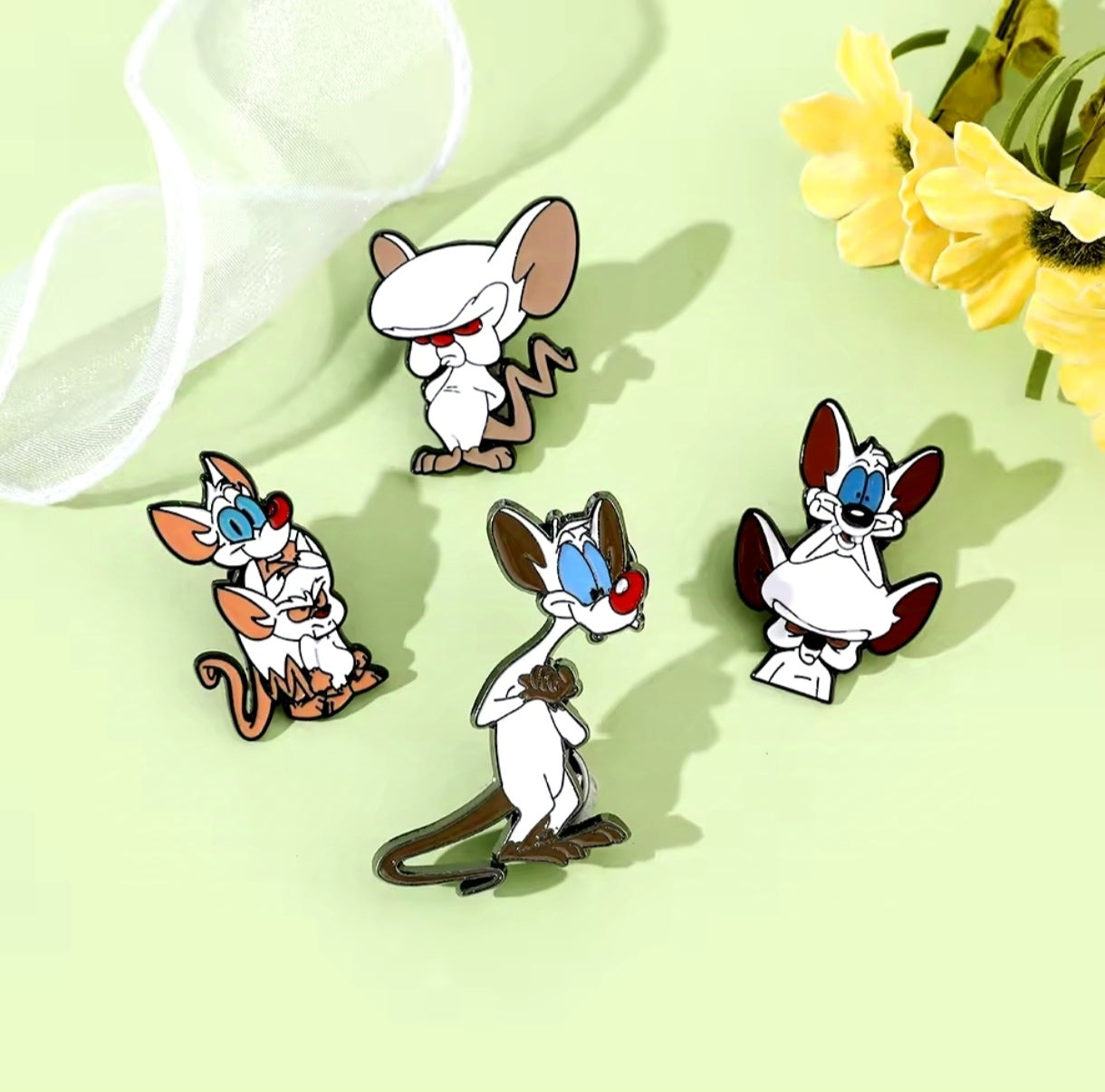 Pins Broches Alfileres Insignias de Metal Para Ropa de Pinky y Cerebro 4uds.
