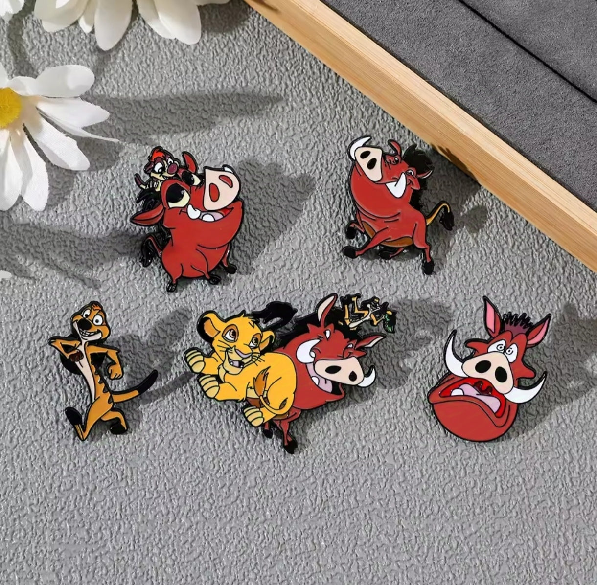 Pins Broches Alfileres Insignias de Metal Para Ropa de Timon y Pumba Rey Leon 5uds.