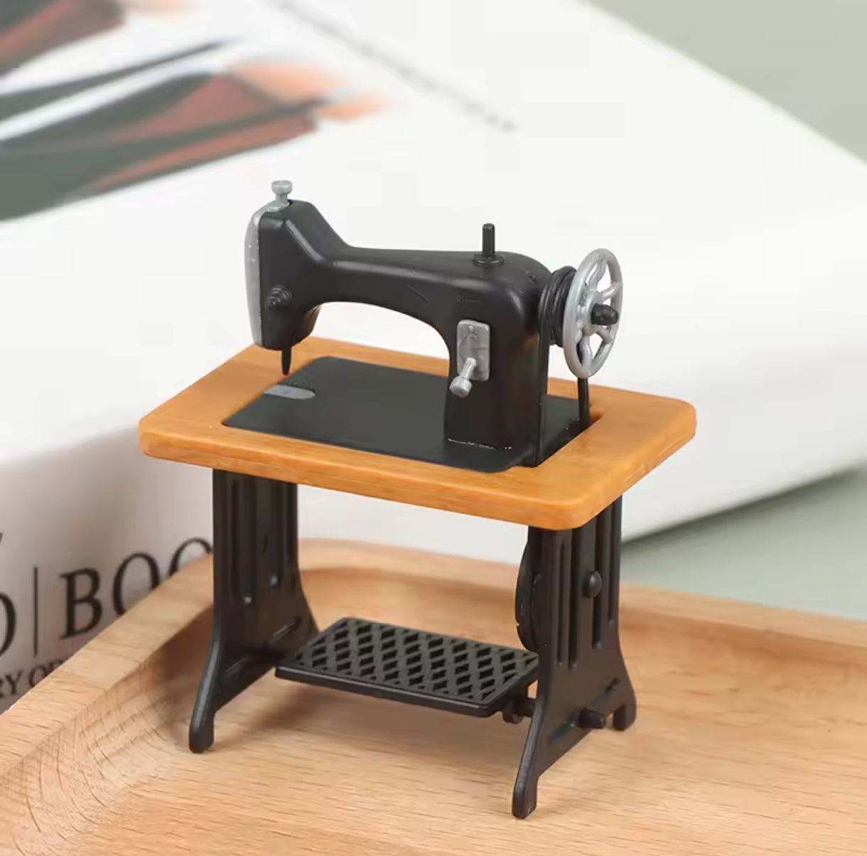 Mini Maquina de Coser Decoracion Casa Muñecas 1ud. Cafe Claro