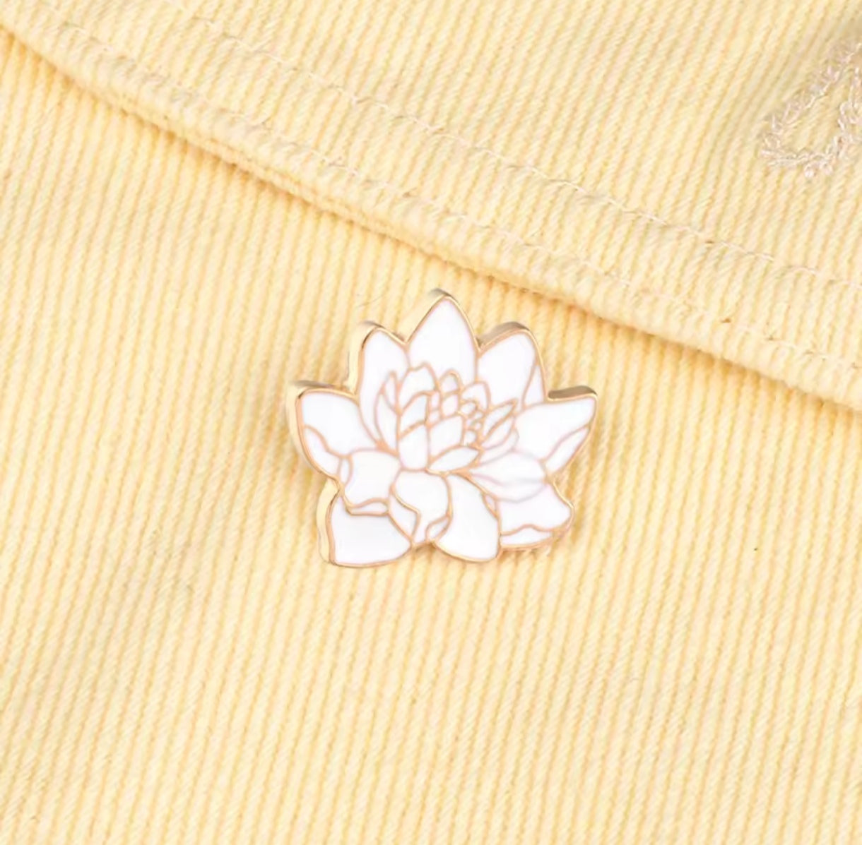 Pin Broche Alfiler Insignia de Metal Para Ropa de Rosa Flor Blanca