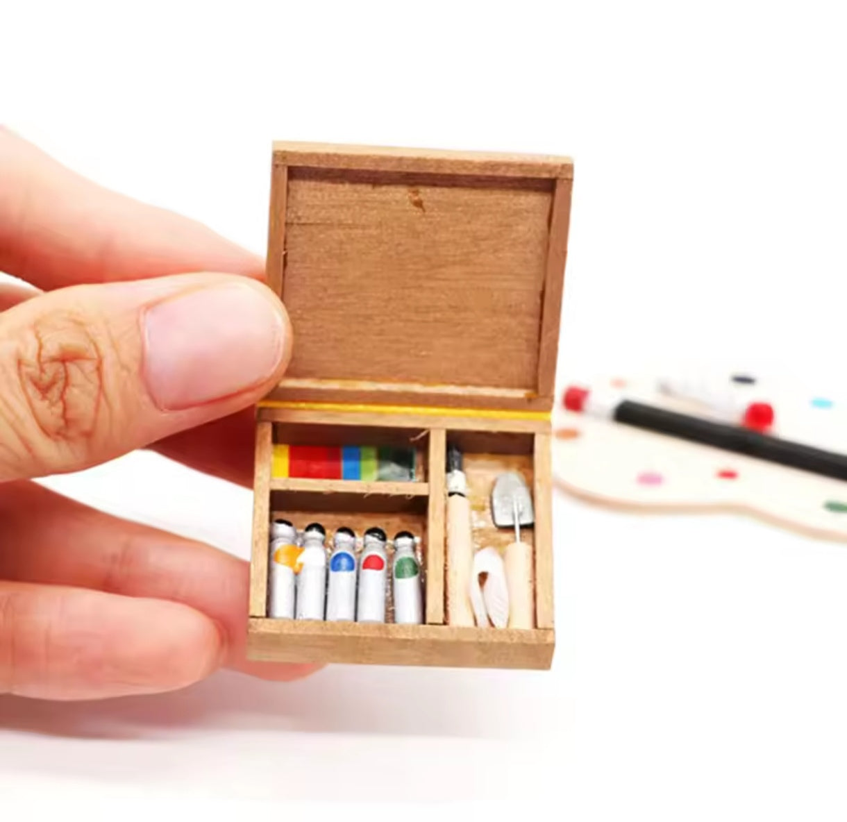 Mini Caja de Madera con Pluma Pintura Artista