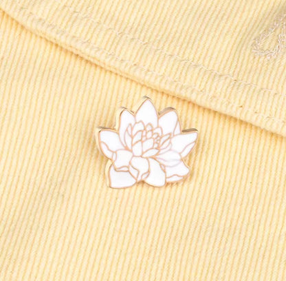 Pin Broche Alfiler Insignia de Metal Para Ropa de Rosa Flor Blanca