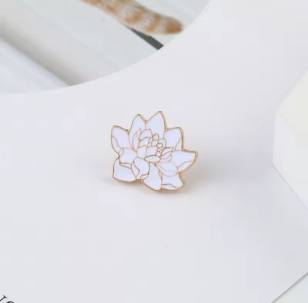 Pin Broche Alfiler Insignia de Metal Para Ropa de Rosa Flor Blanca